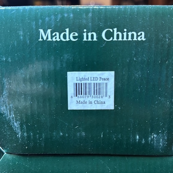 Christmas LED Lighted Peace figurine​​ - Picture 6 of 6